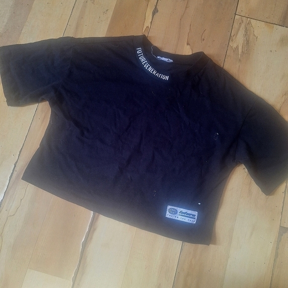 Ardene - Future Generation Black Crop-Top - Picture 1 of 4